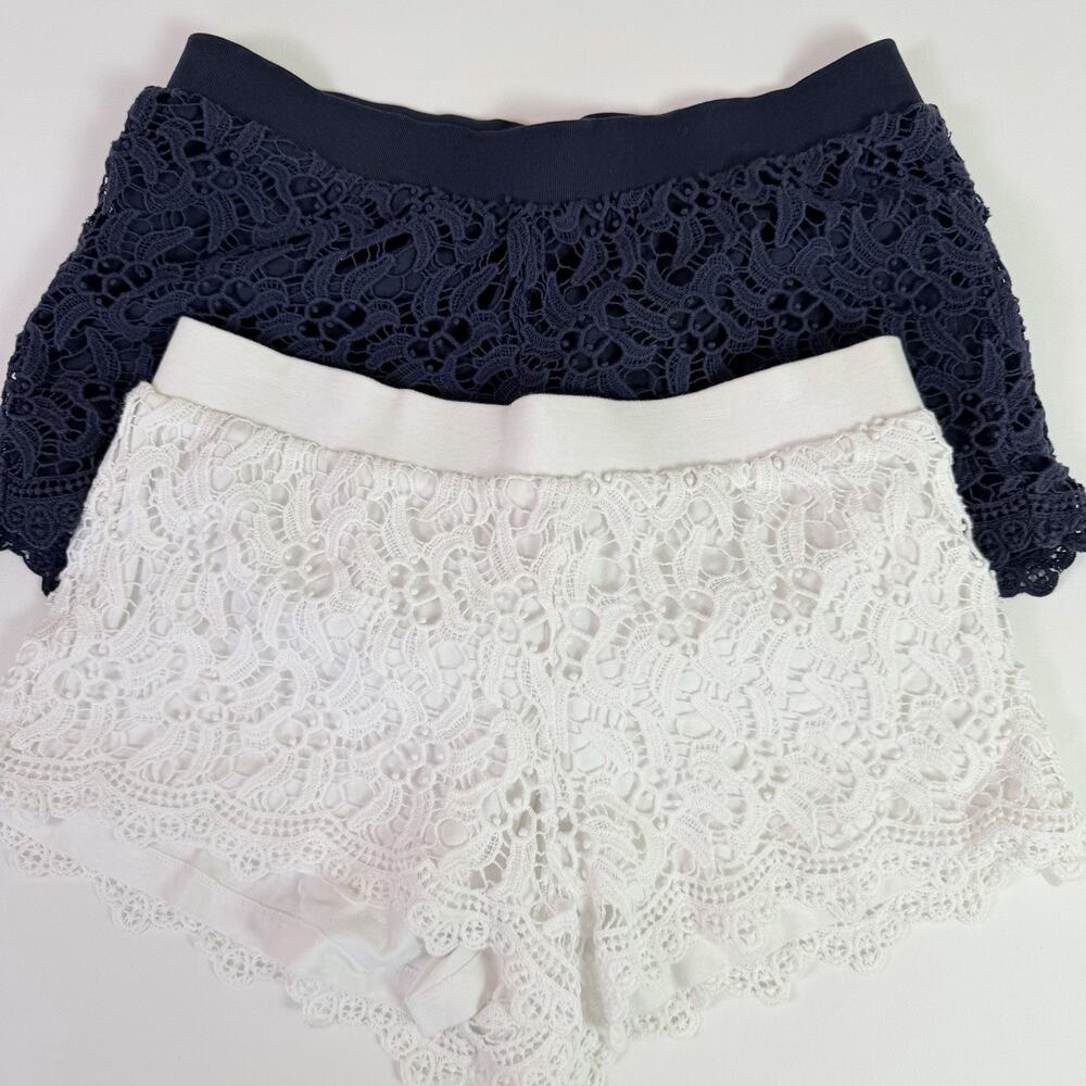 Lilly Pulitzer Lace Crochet Scallop Shorts 2-Pack Women's S Navy White Coastal